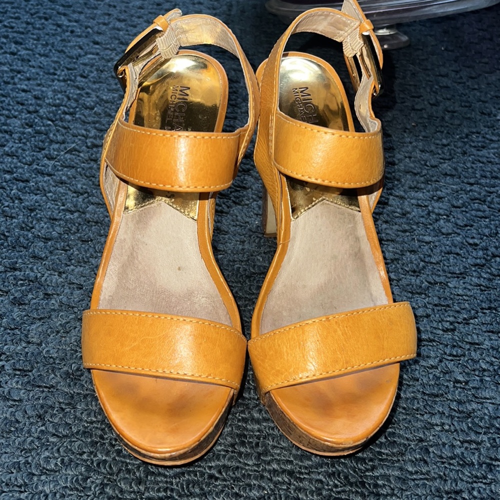 Michael Kors Yellow mustard color Leather Strap Cork Platform Heel Sandals 6.5 - Picture 3 of 6